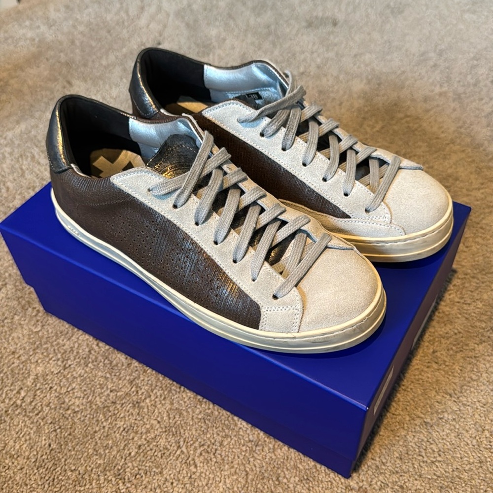 P448. Size 38. EUC.